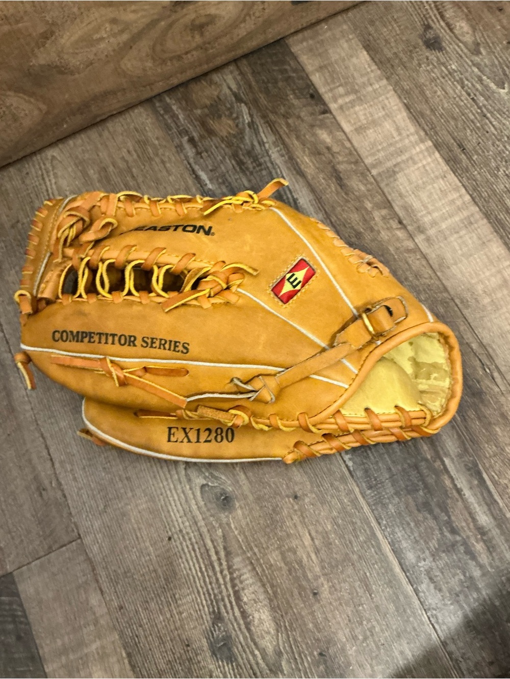 Easton Competitor Series EX1280 LHT 12 3/4" Basball Glove Left Hand Throw